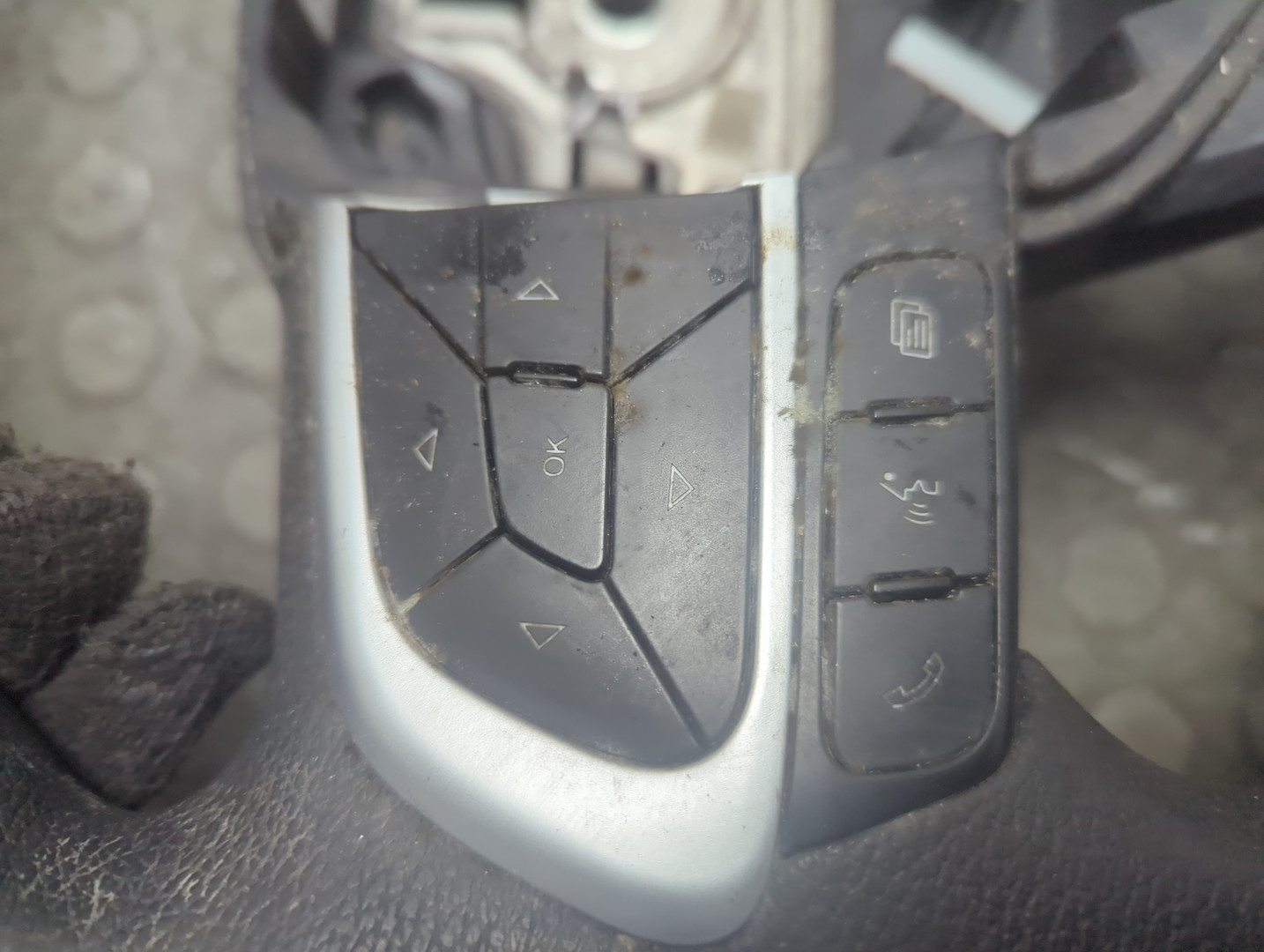 Рулевое колесо (руль)