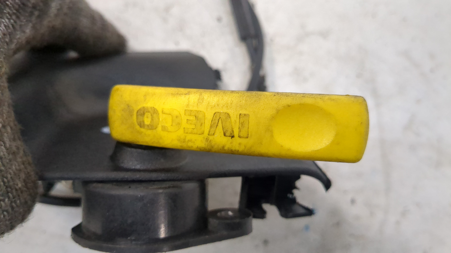 Ручка открывания капота