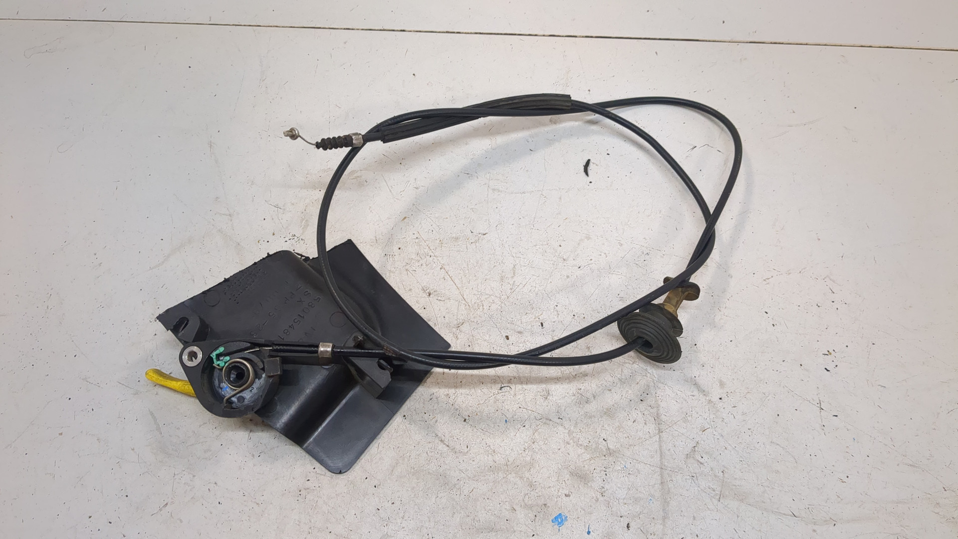 Ручка открывания капота