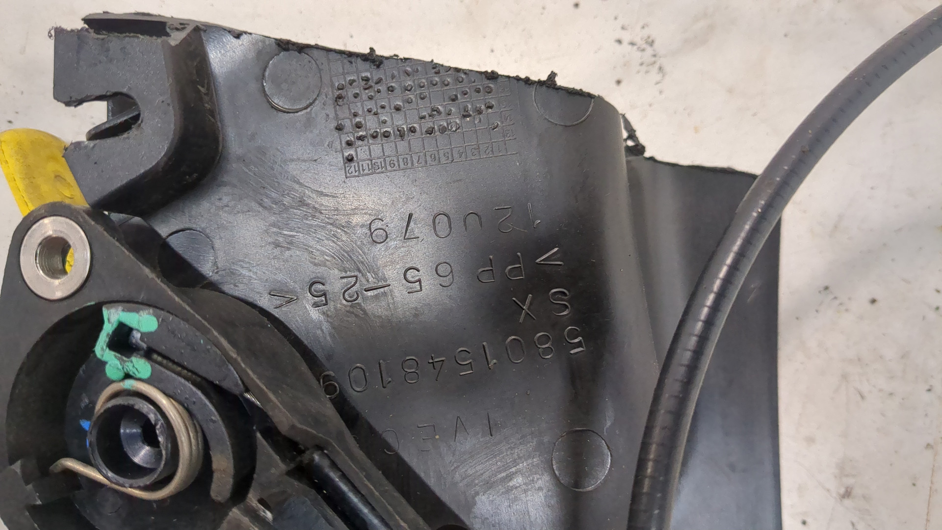 Ручка открывания капота