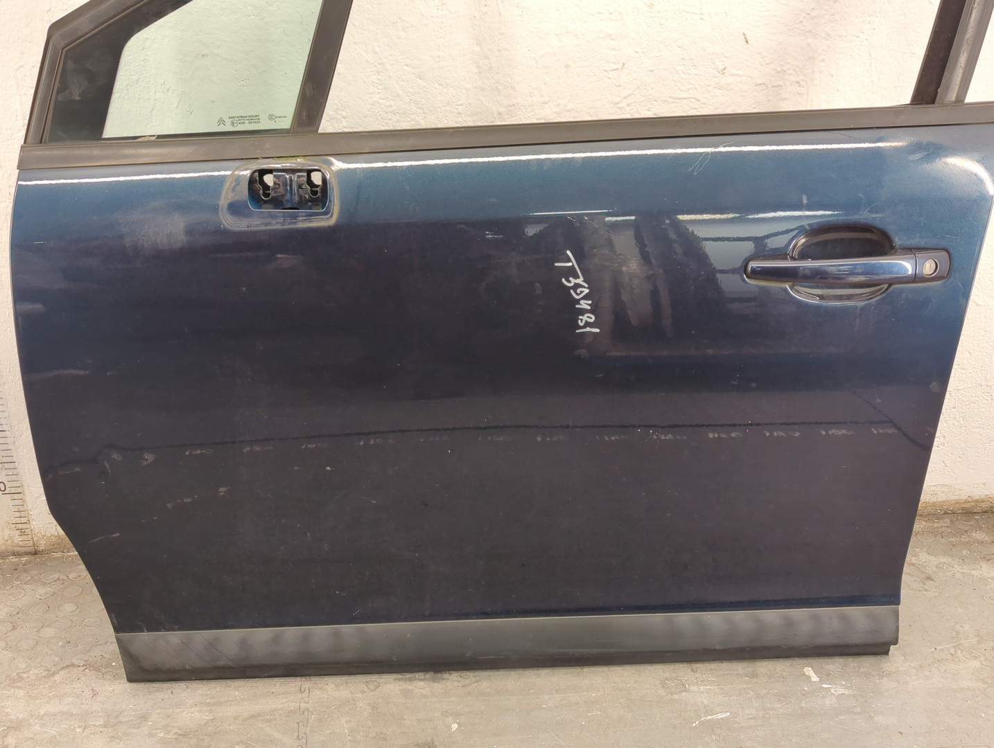 Дверь передняя левая