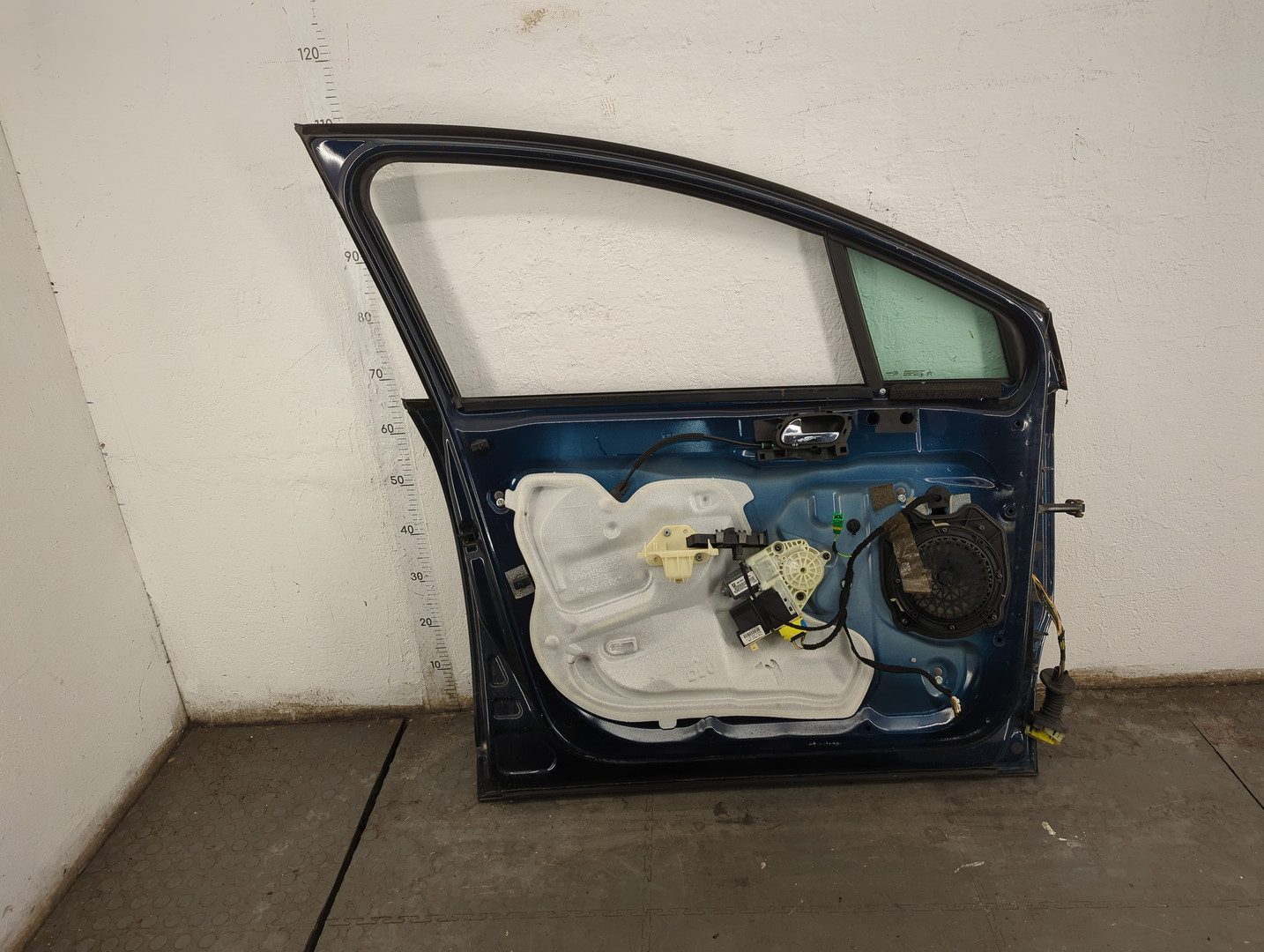 Дверь передняя левая