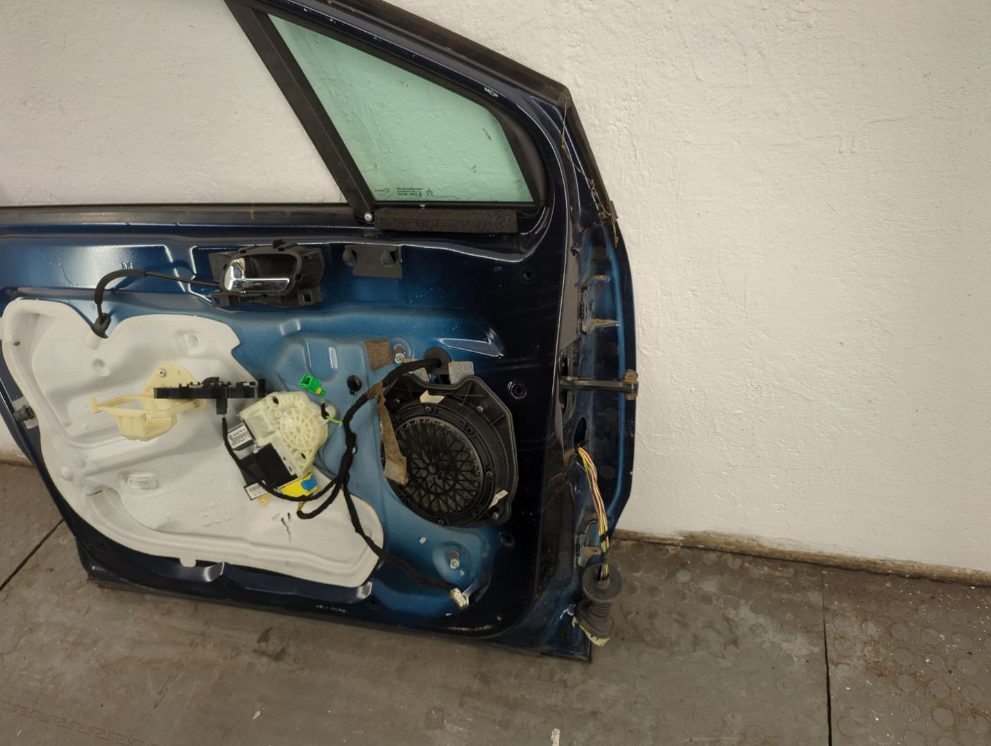 Дверь передняя левая