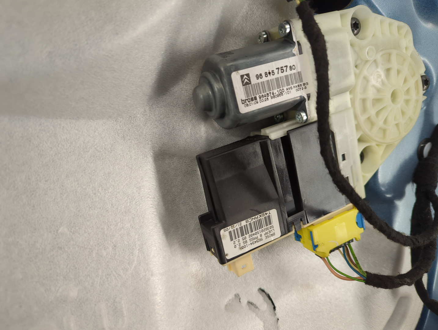 Дверь передняя левая