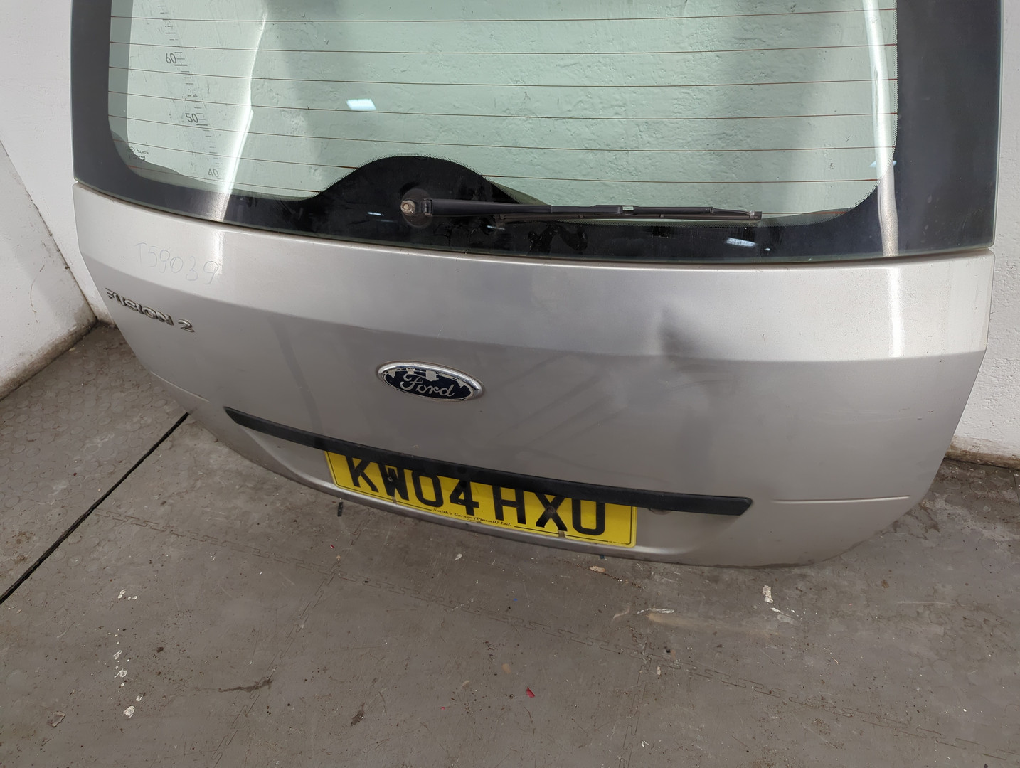 Дверь багажника