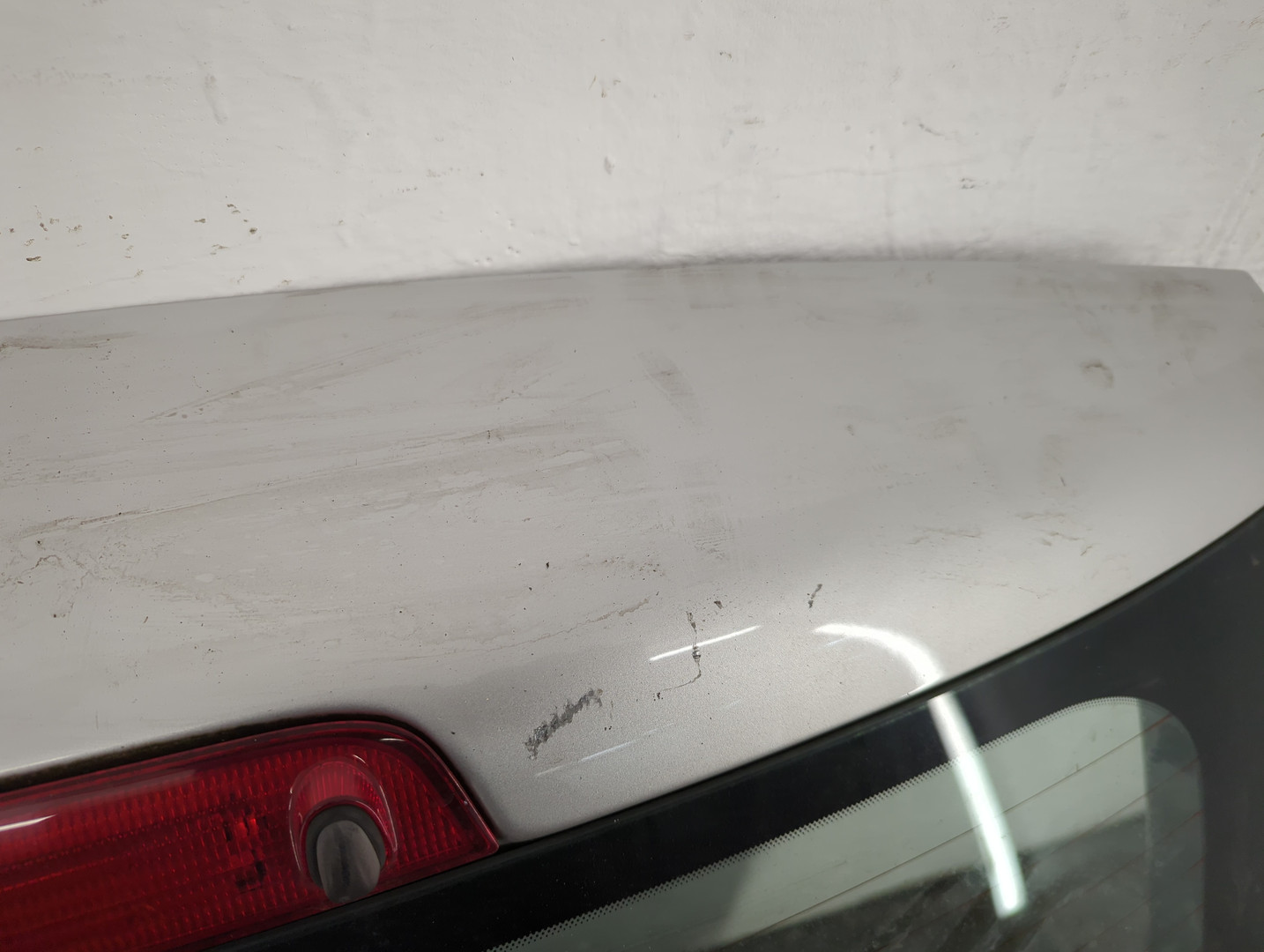 Дверь багажника