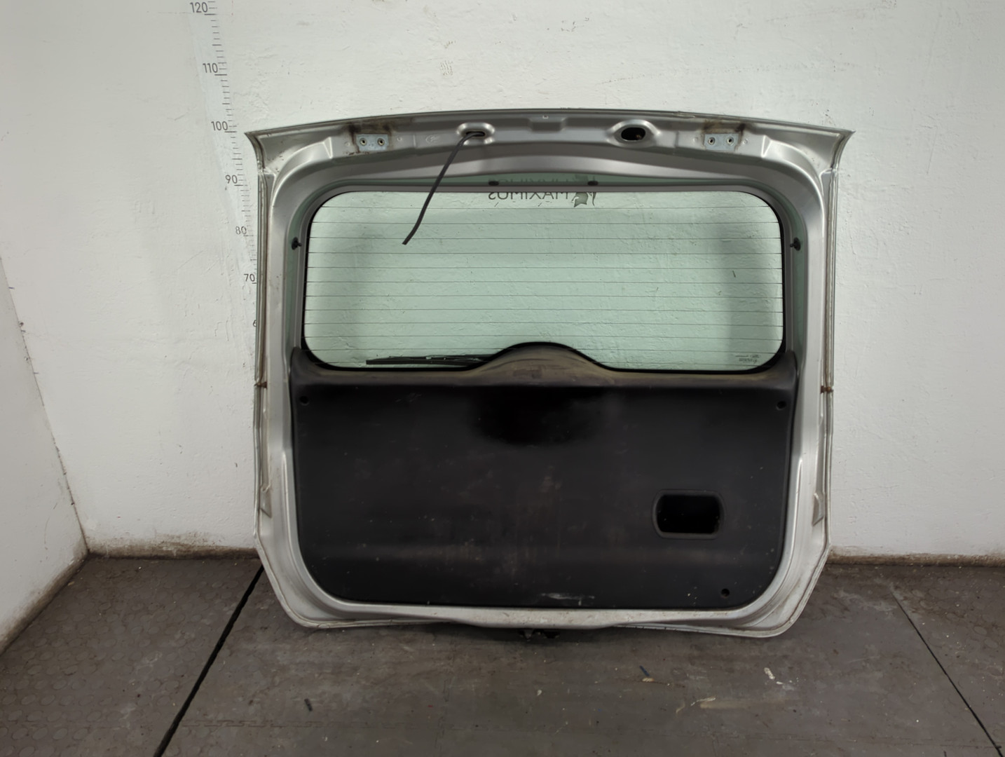 Дверь багажника