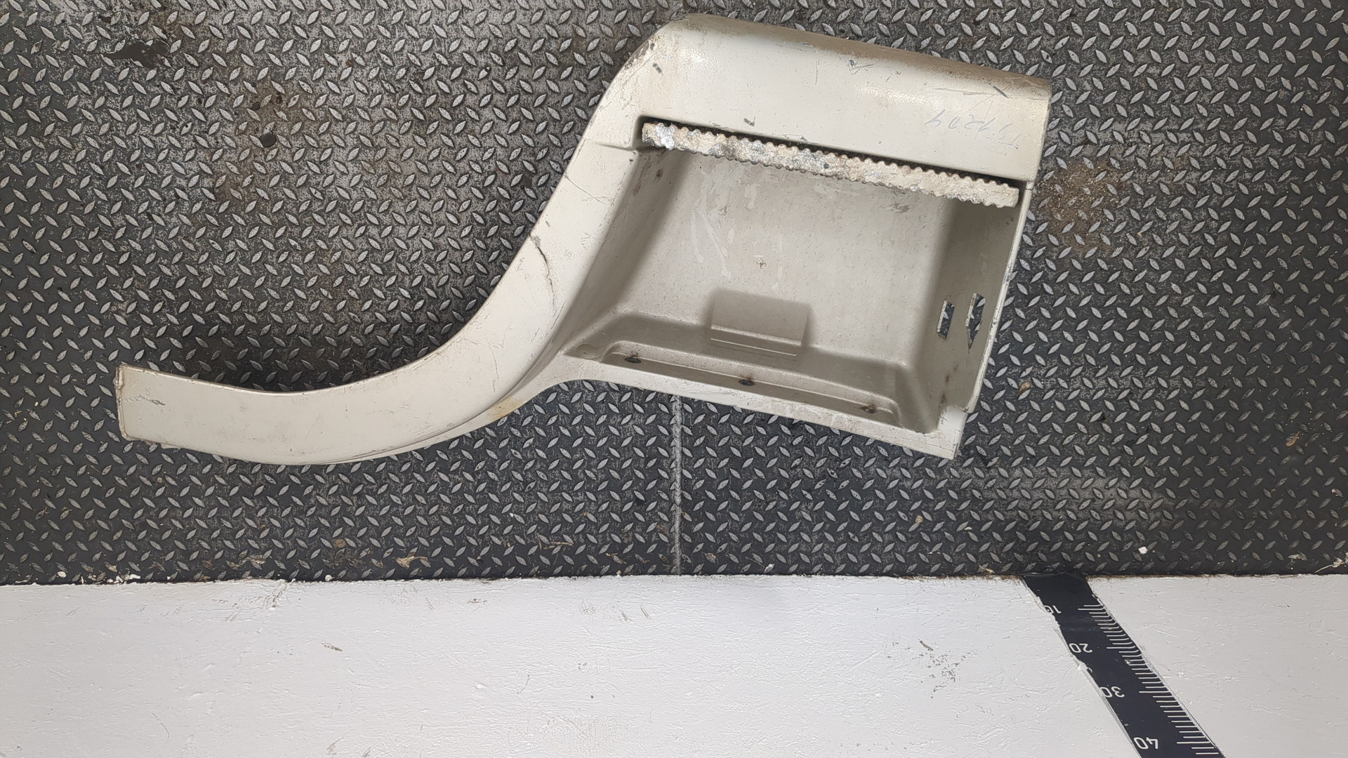 Подножка левая