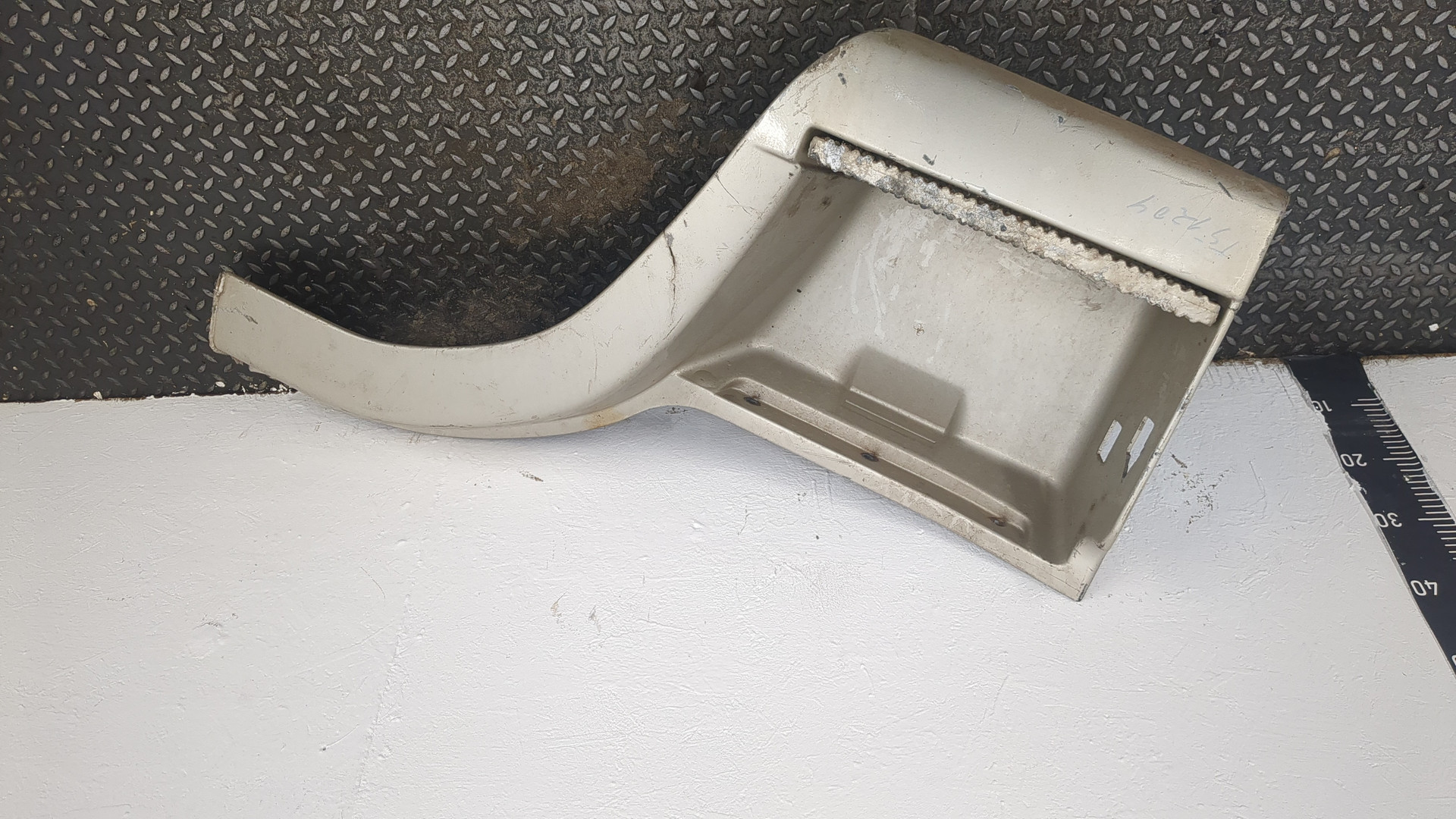 Подножка левая