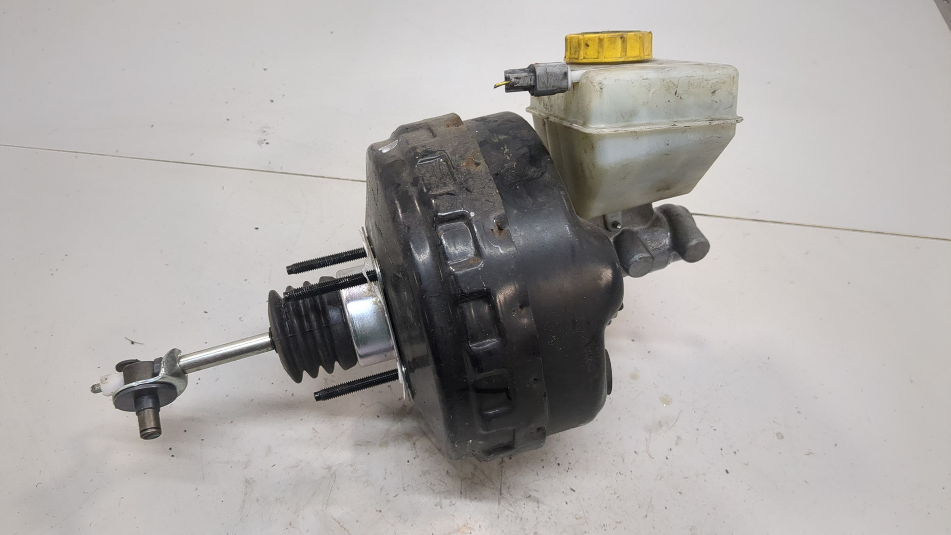 Цилиндр тормозной главный