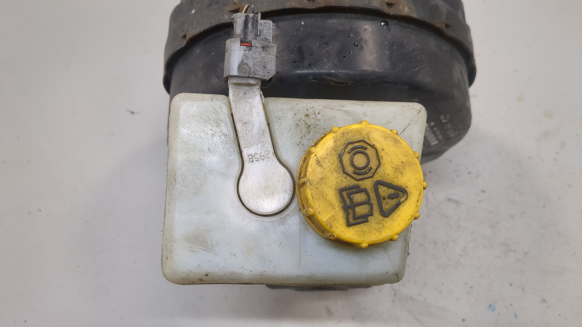 Цилиндр тормозной главный