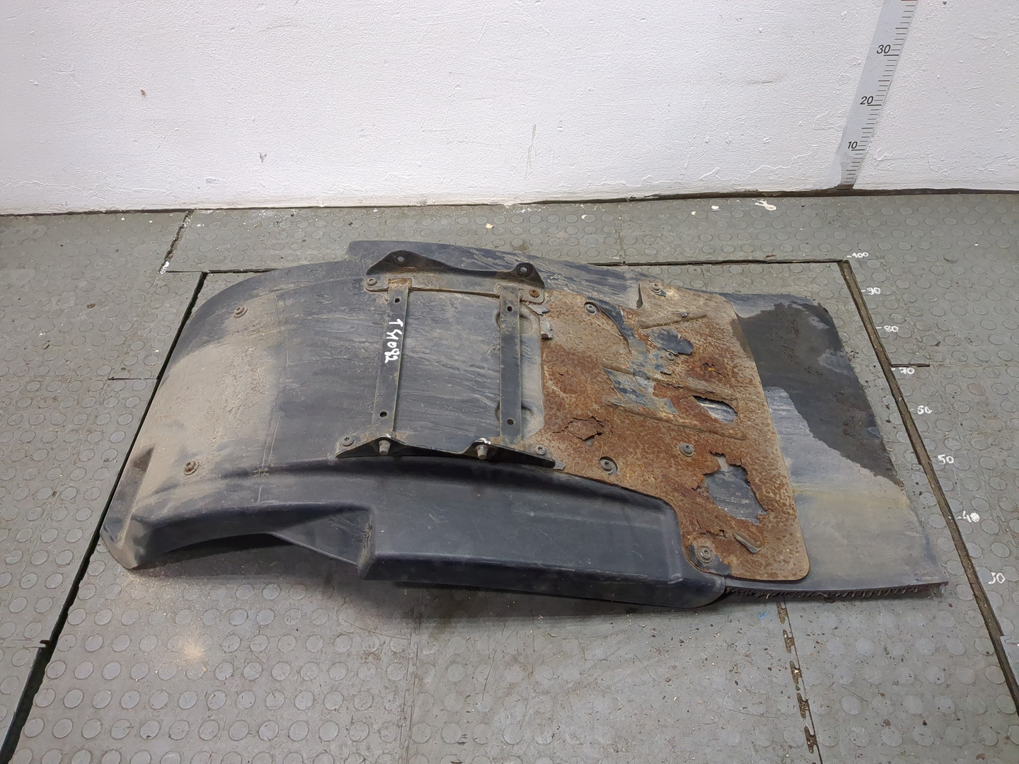 Крыло заднее правое