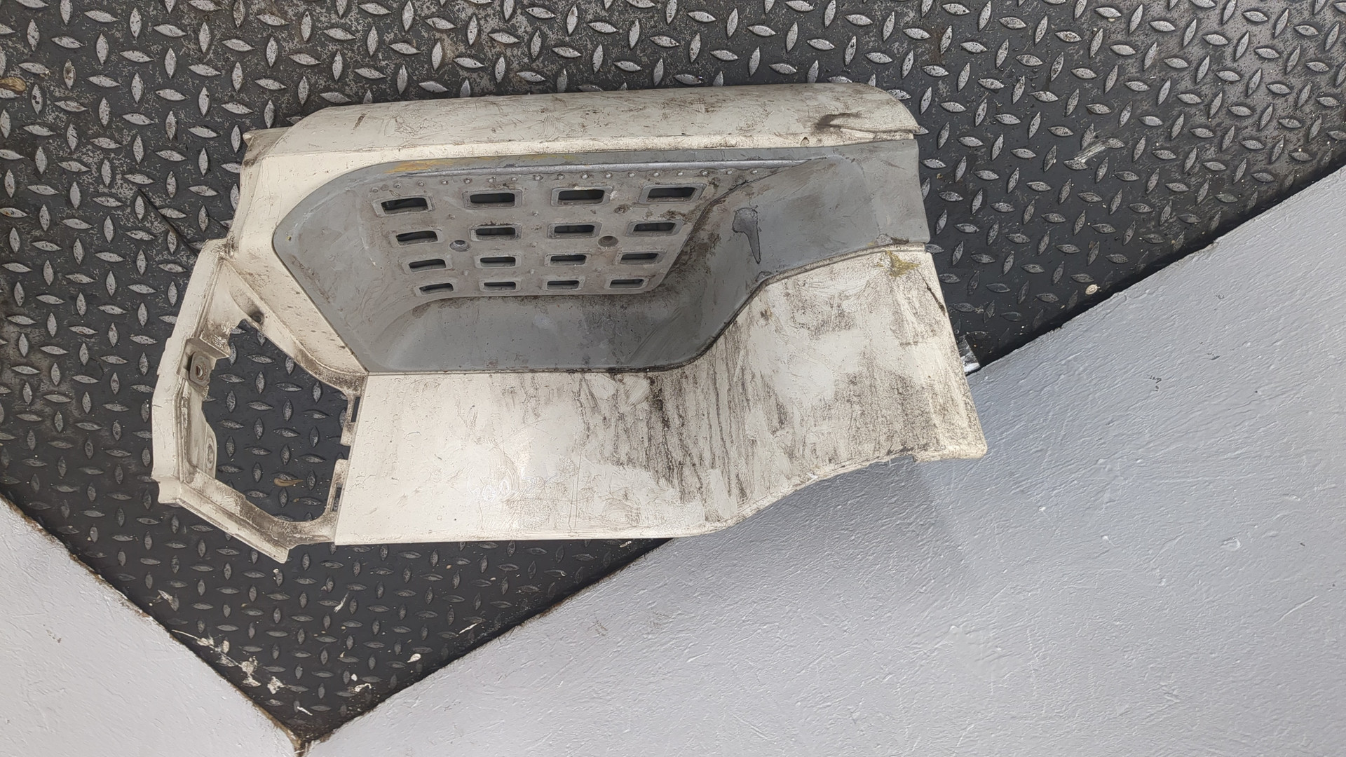 Подножка правая