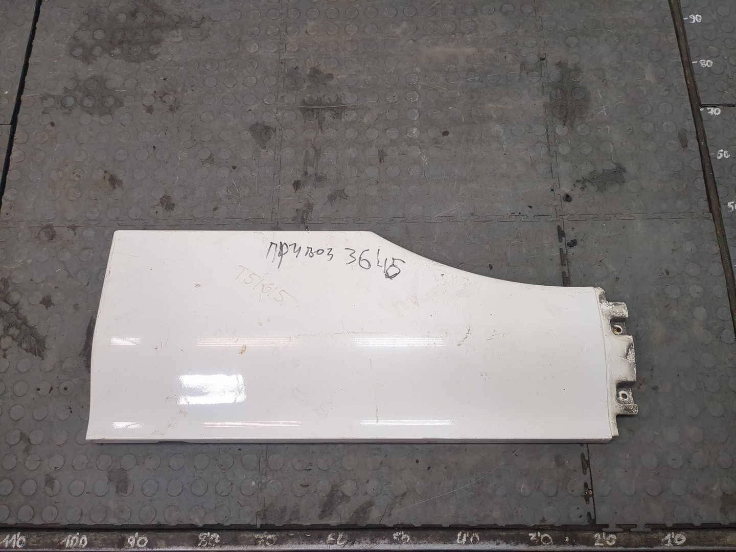 Крыло переднее левое