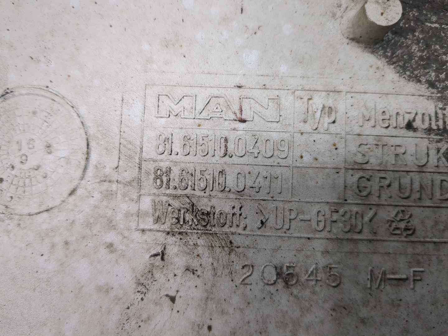 Крыло переднее левое