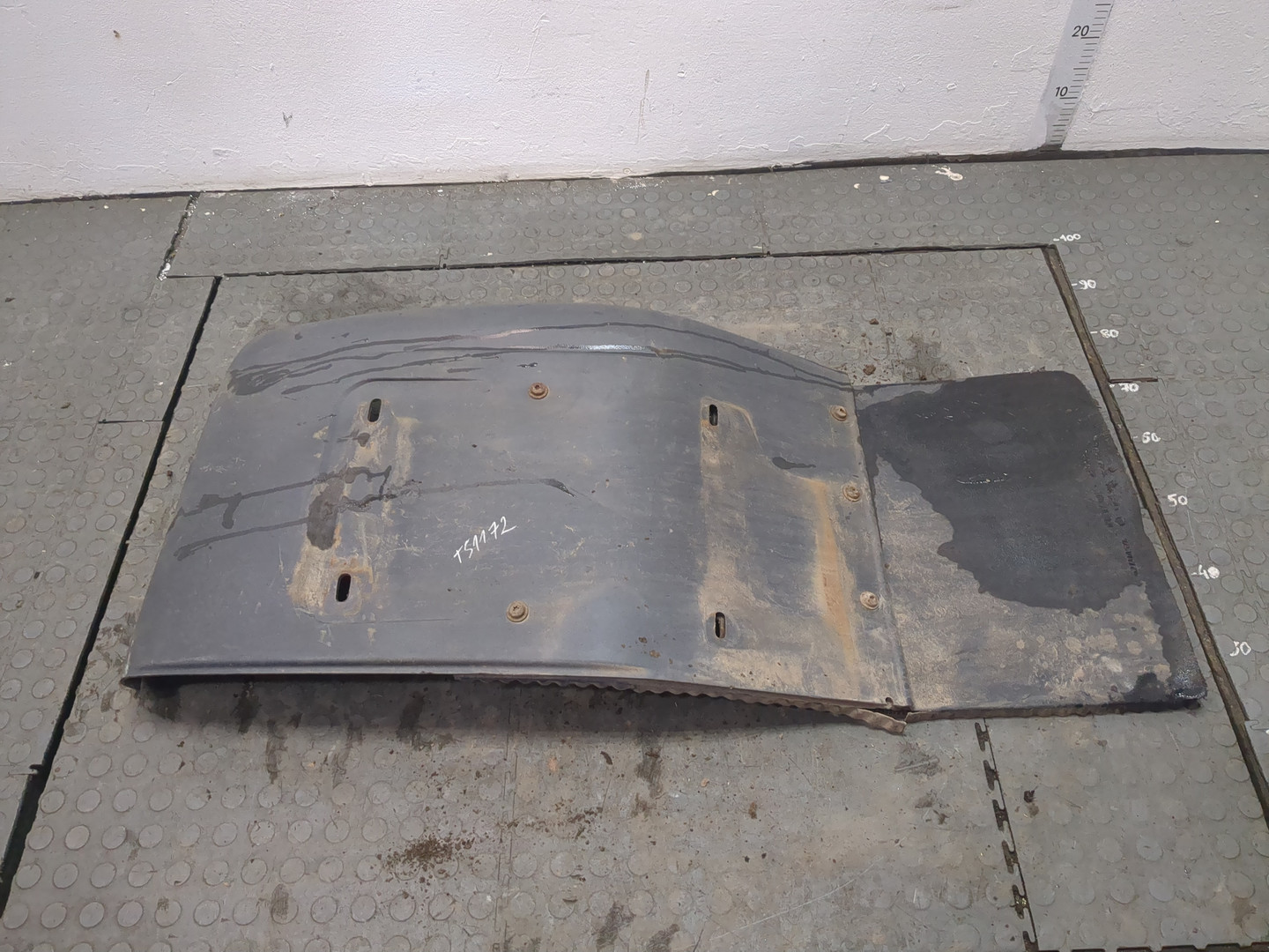 Крыло заднее правое