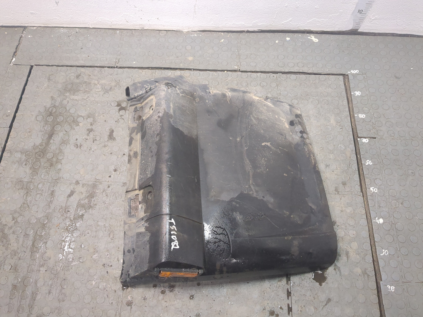 Крыло заднее левое