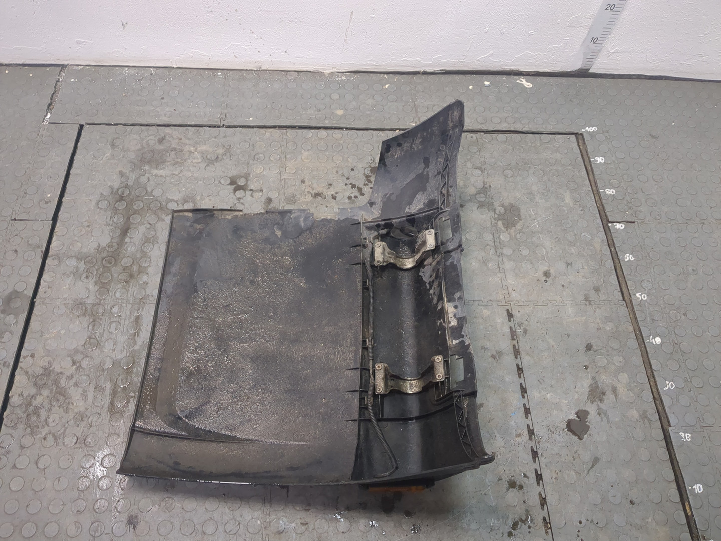 Крыло заднее левое