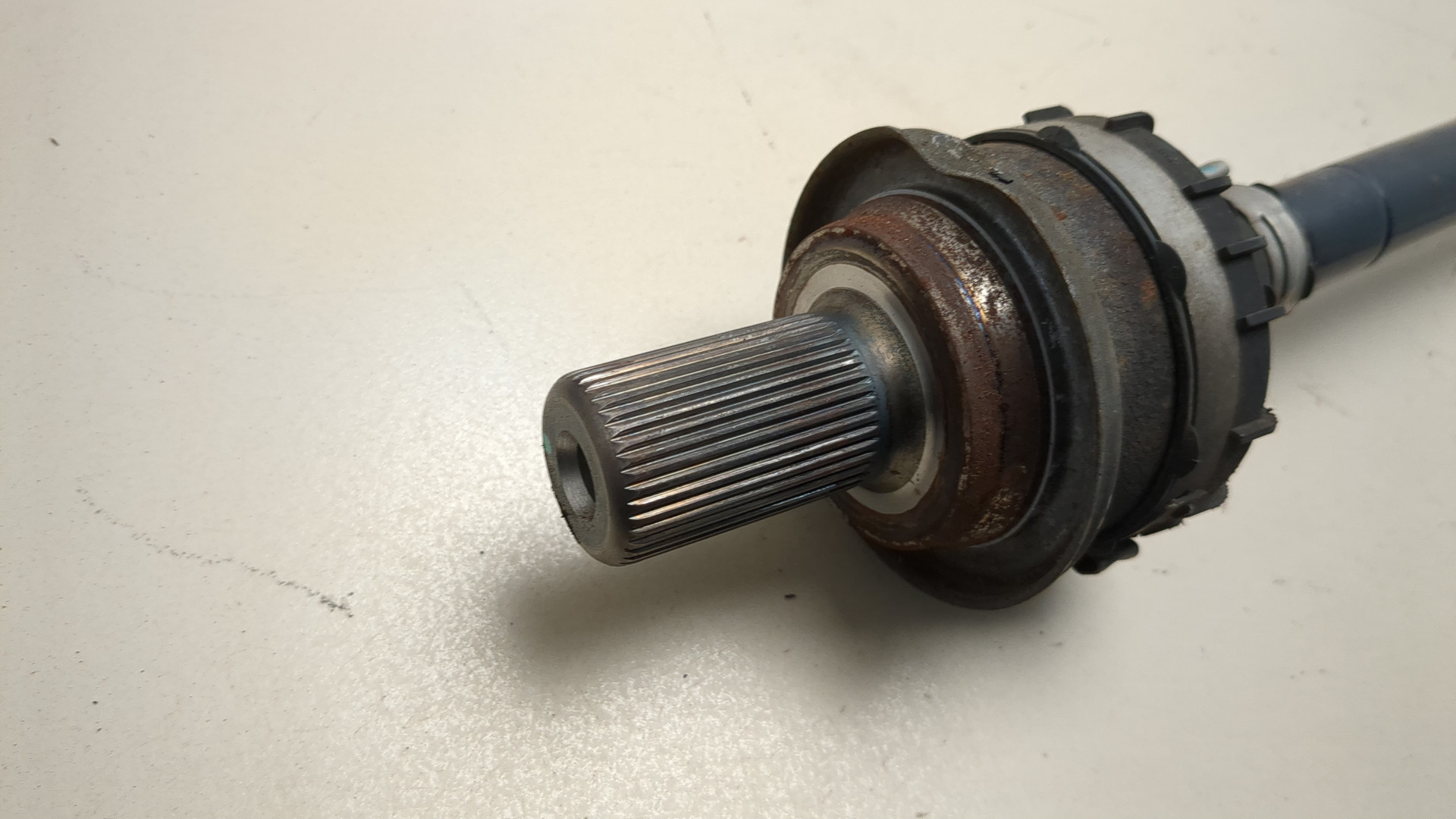 Полуось задняя