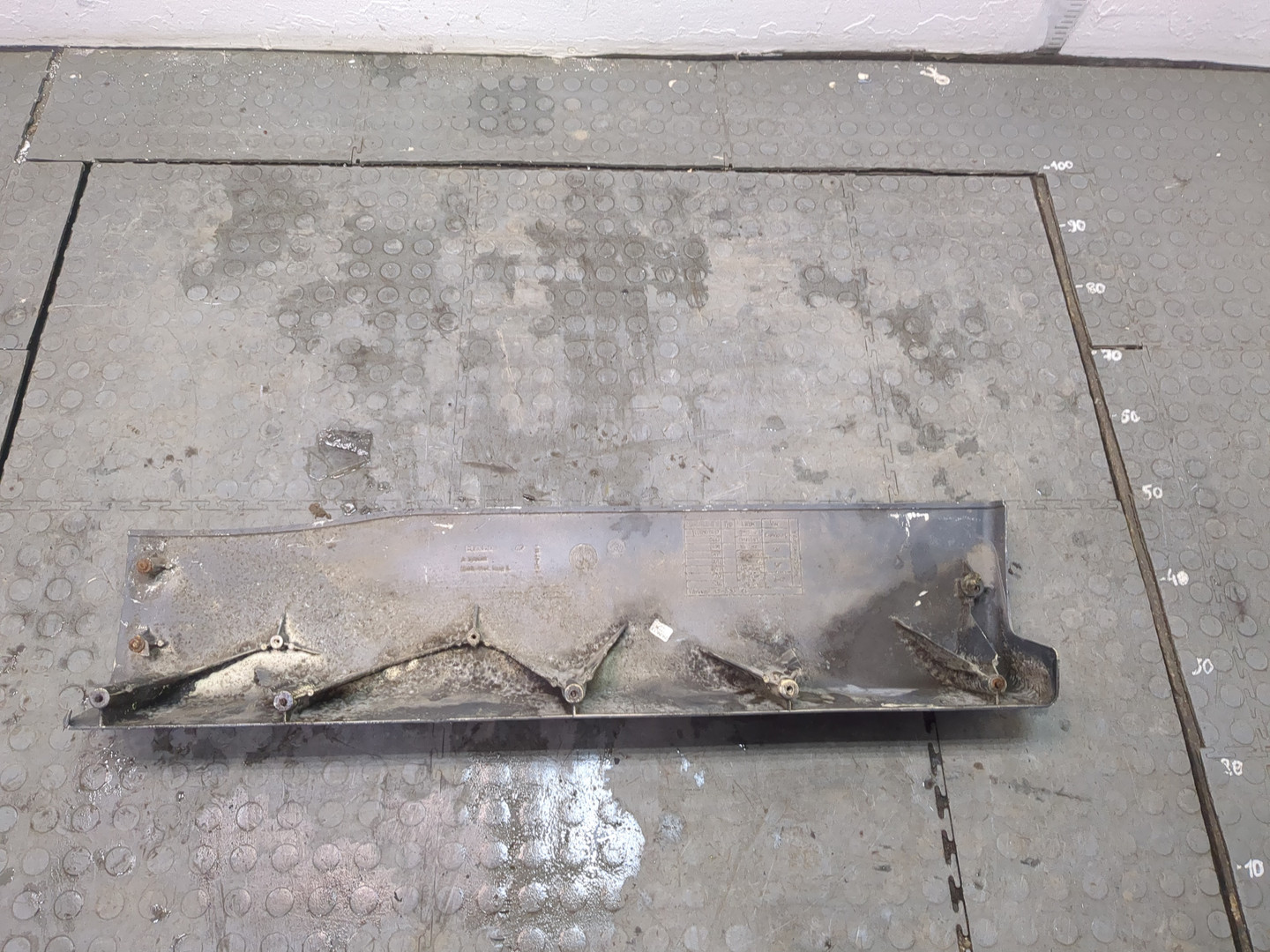 Кузовной элемент