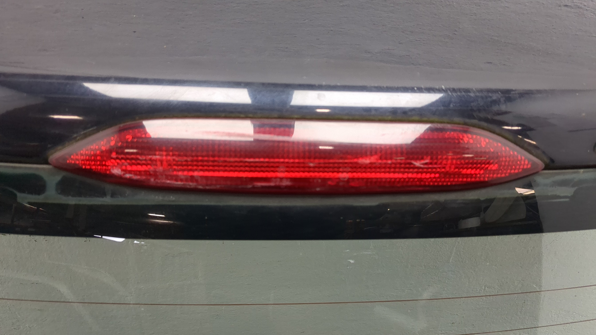 Дверь багажника