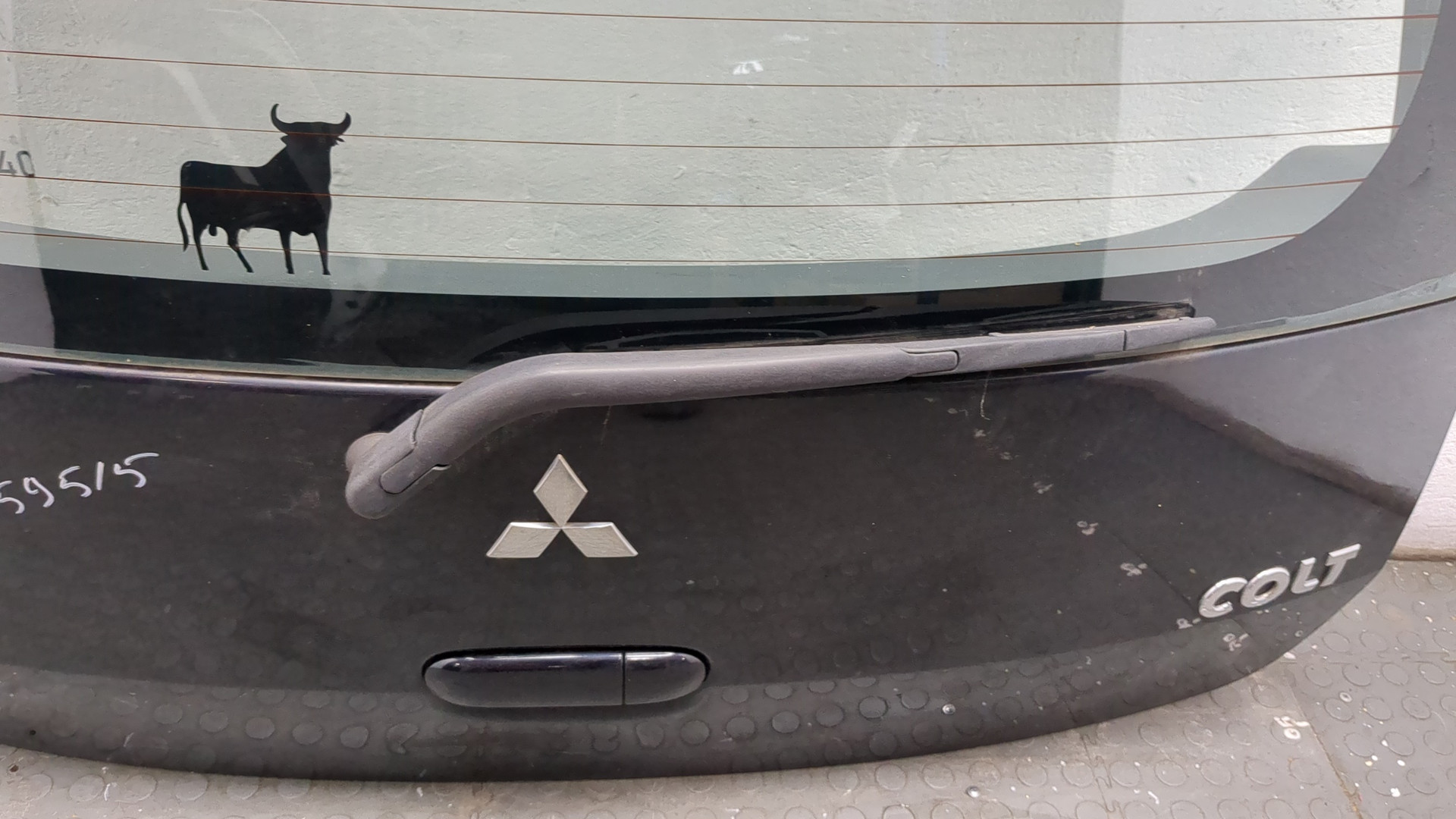 Дверь багажника