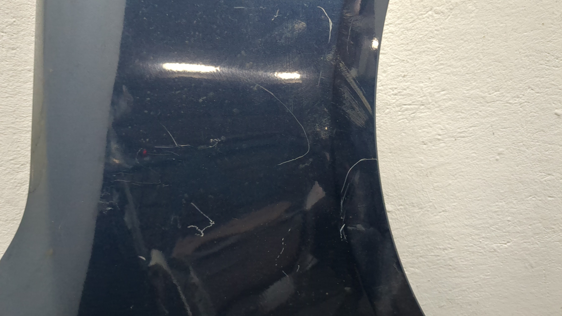 Крыло переднее правое