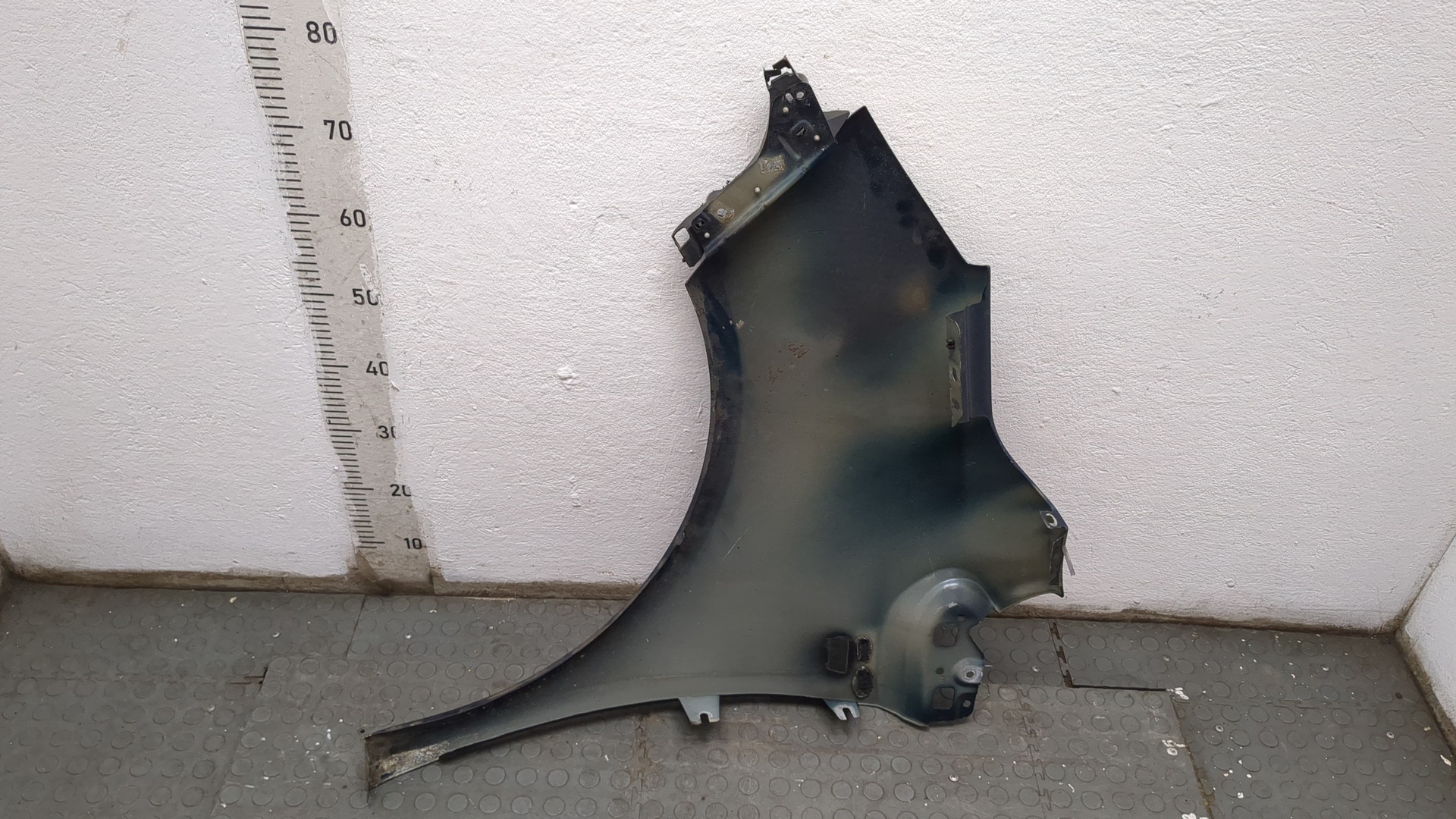 Крыло переднее правое