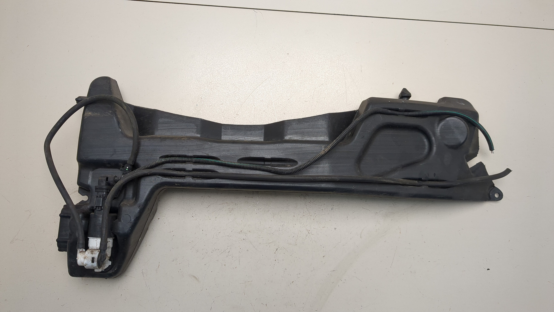 Бачок омывателя лобового стекла