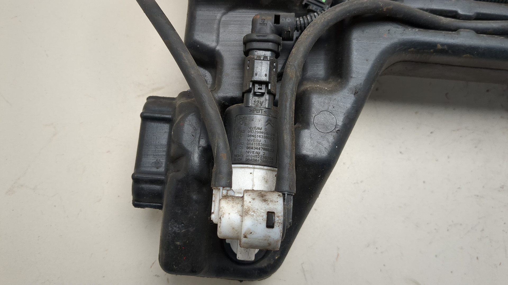 Бачок омывателя лобового стекла