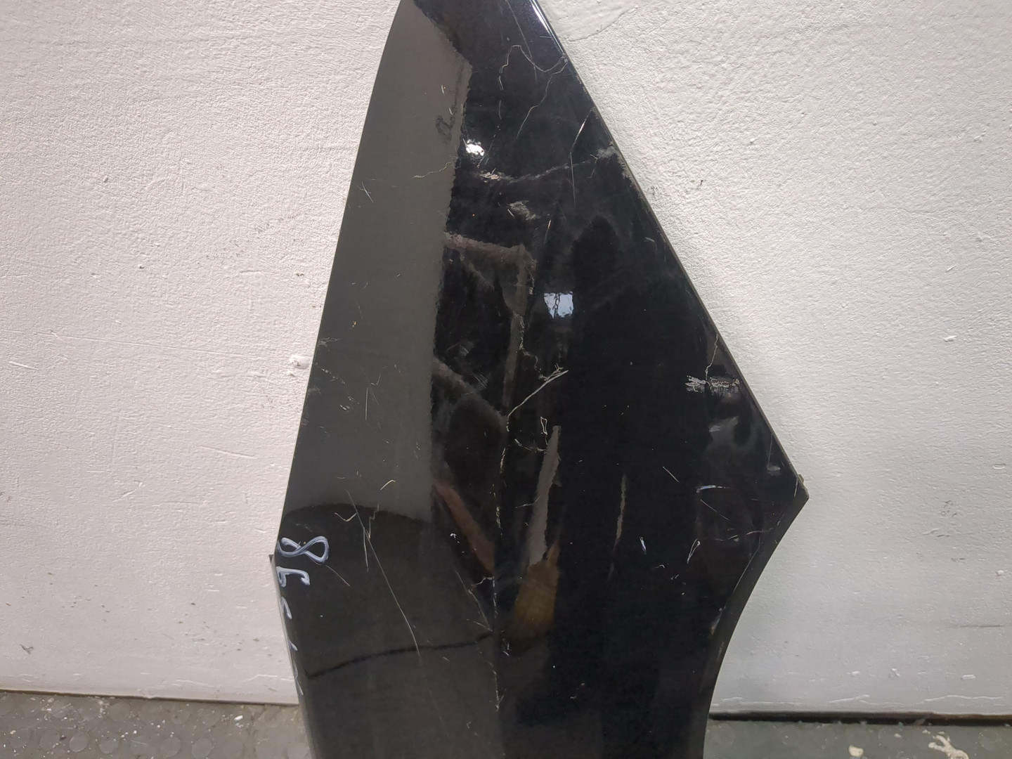 Крыло переднее правое