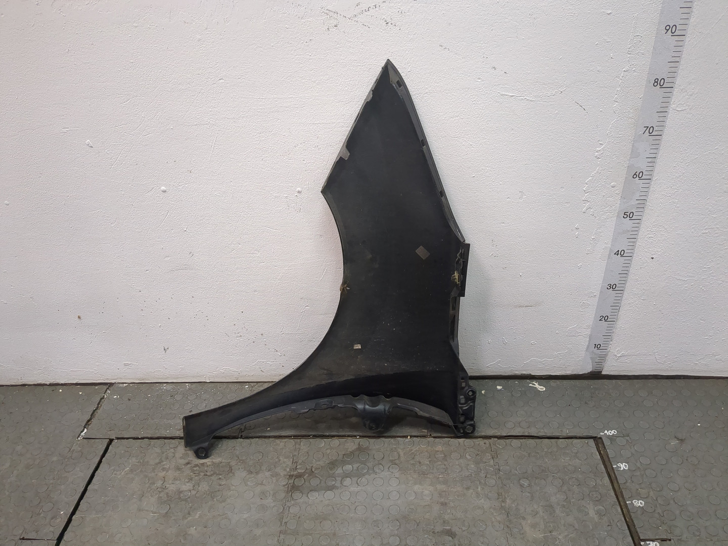 Крыло переднее правое