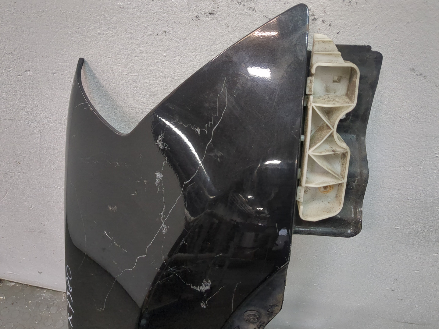 Крыло переднее правое