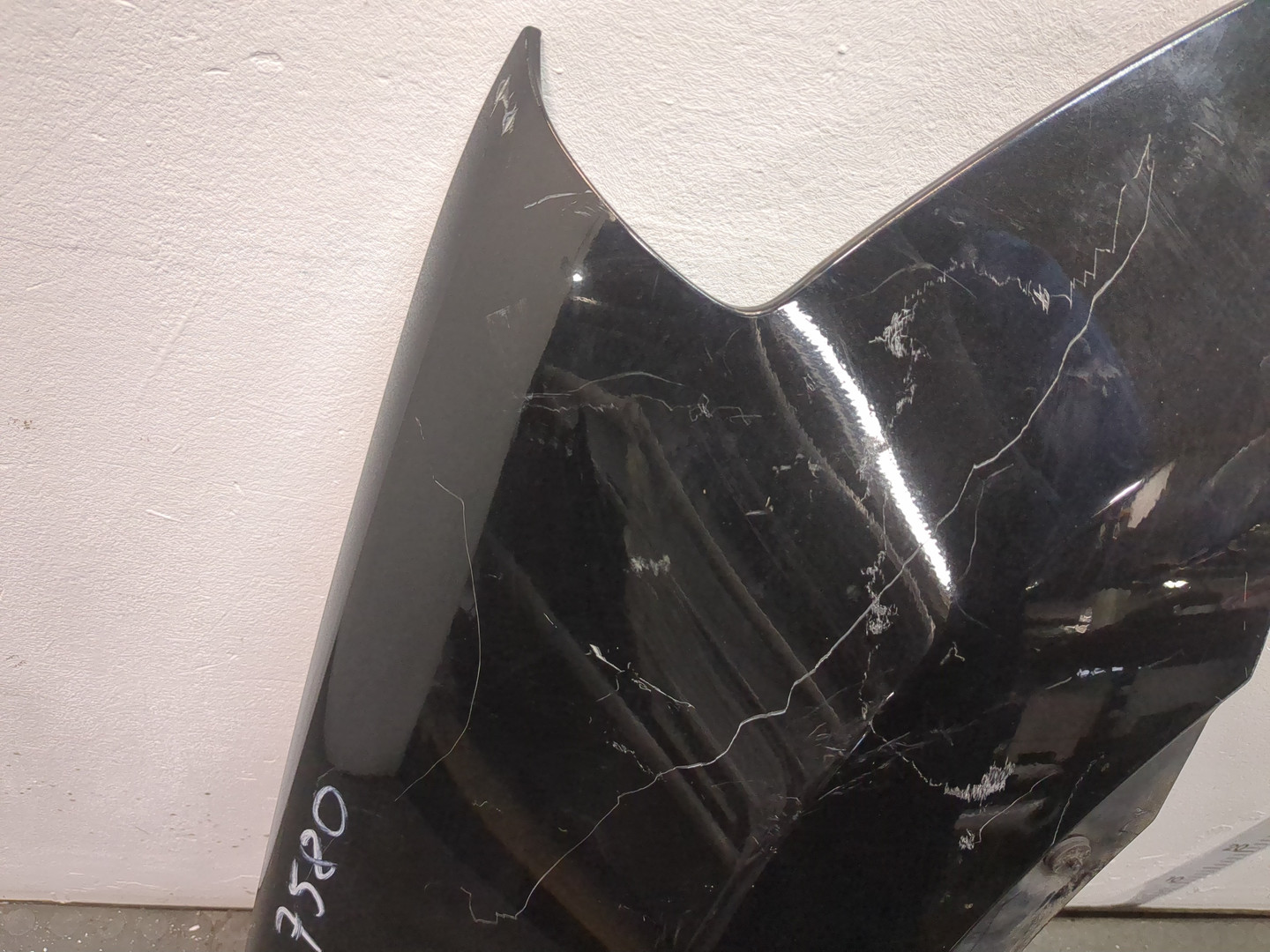 Крыло переднее правое