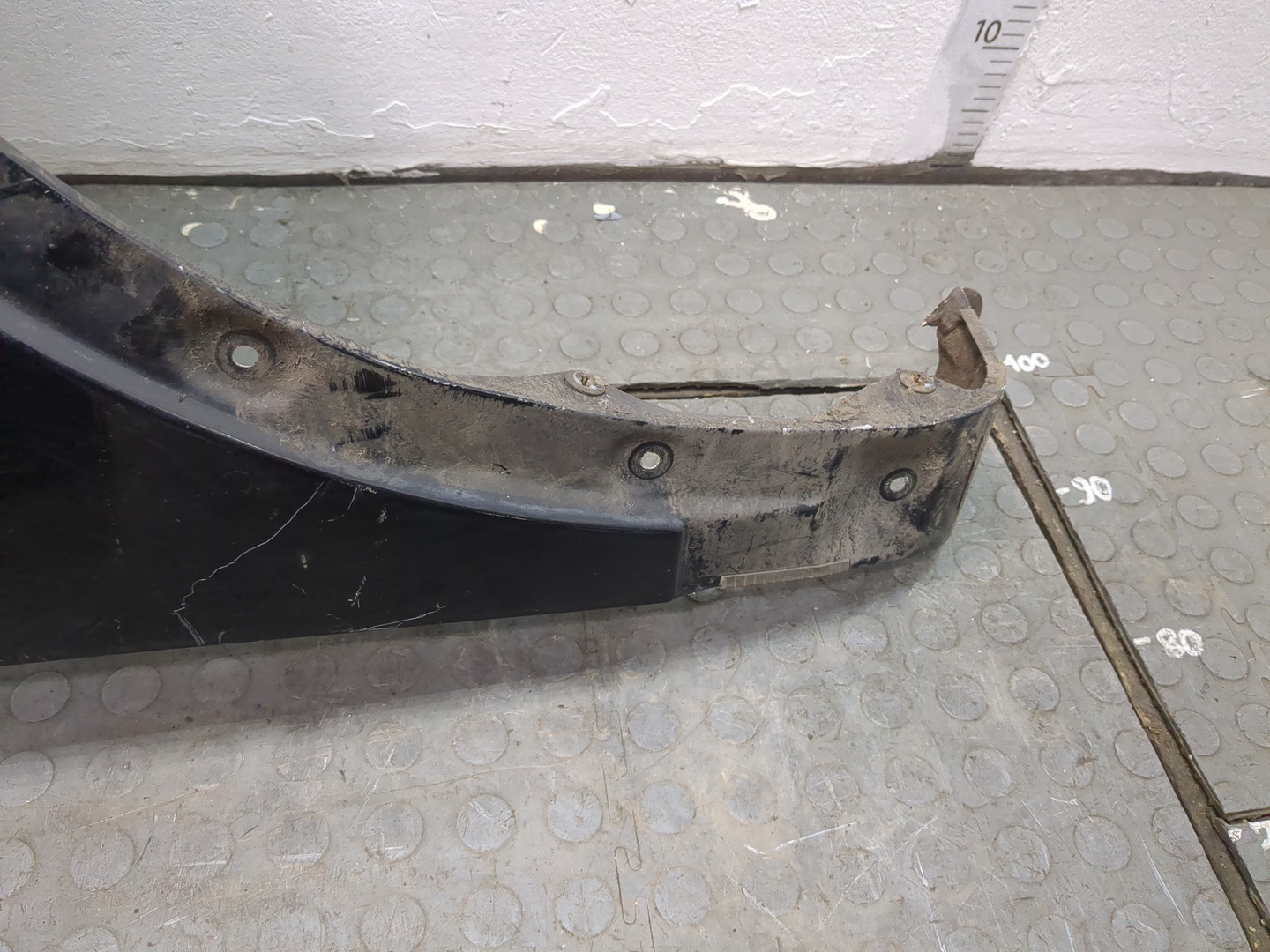 Крыло переднее правое