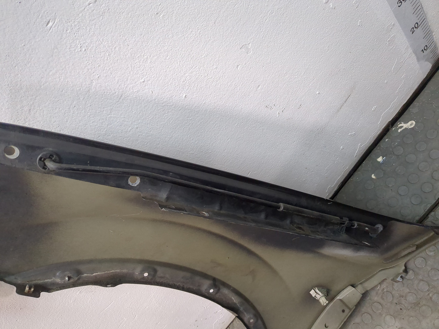 Крыло переднее правое