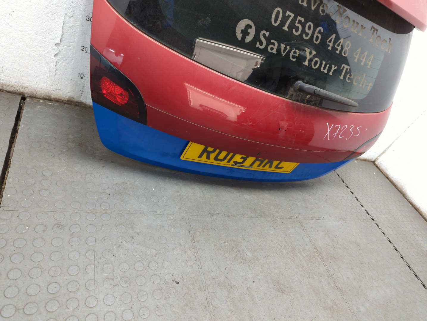 Дверь багажника