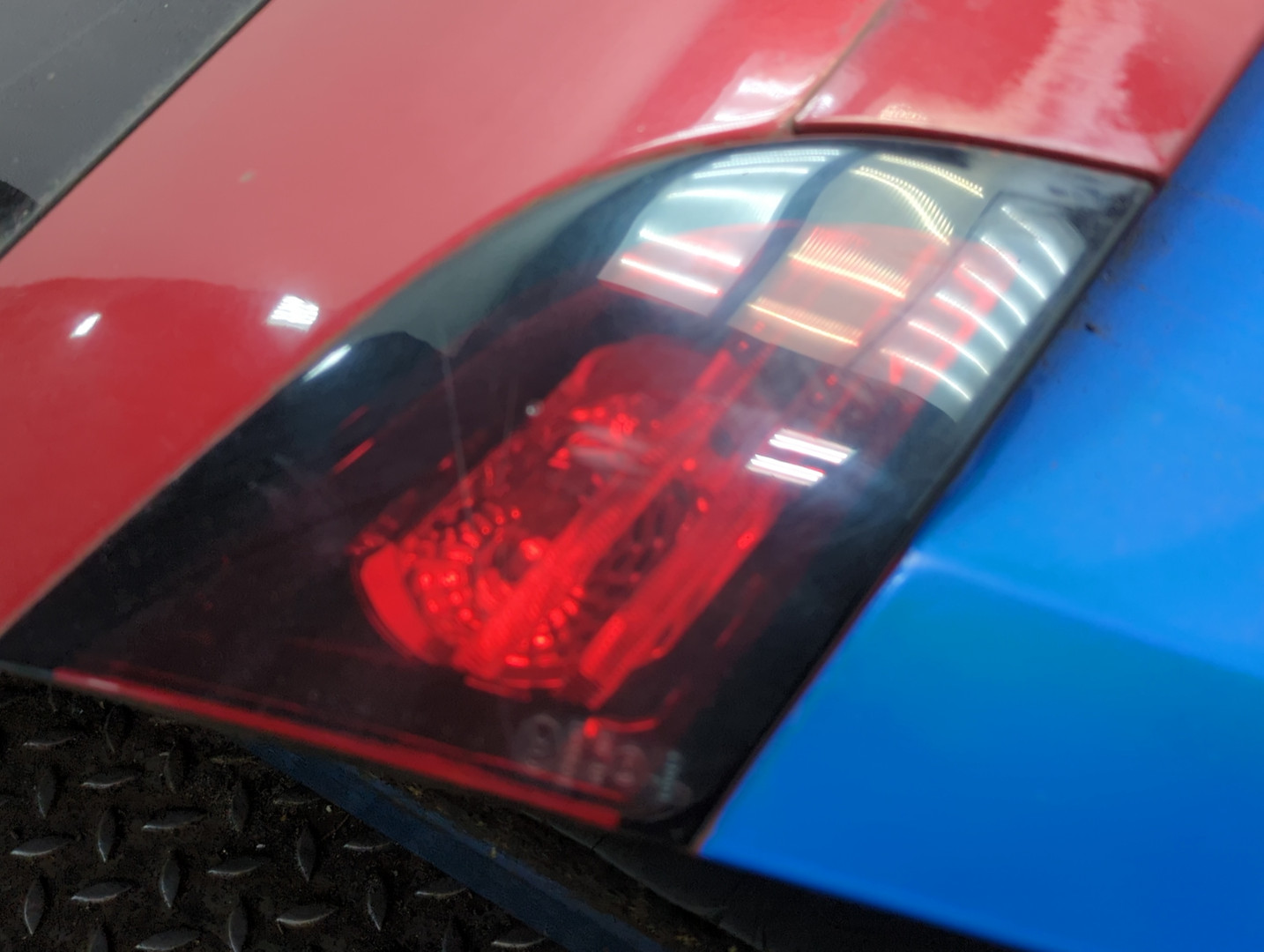 Дверь багажника