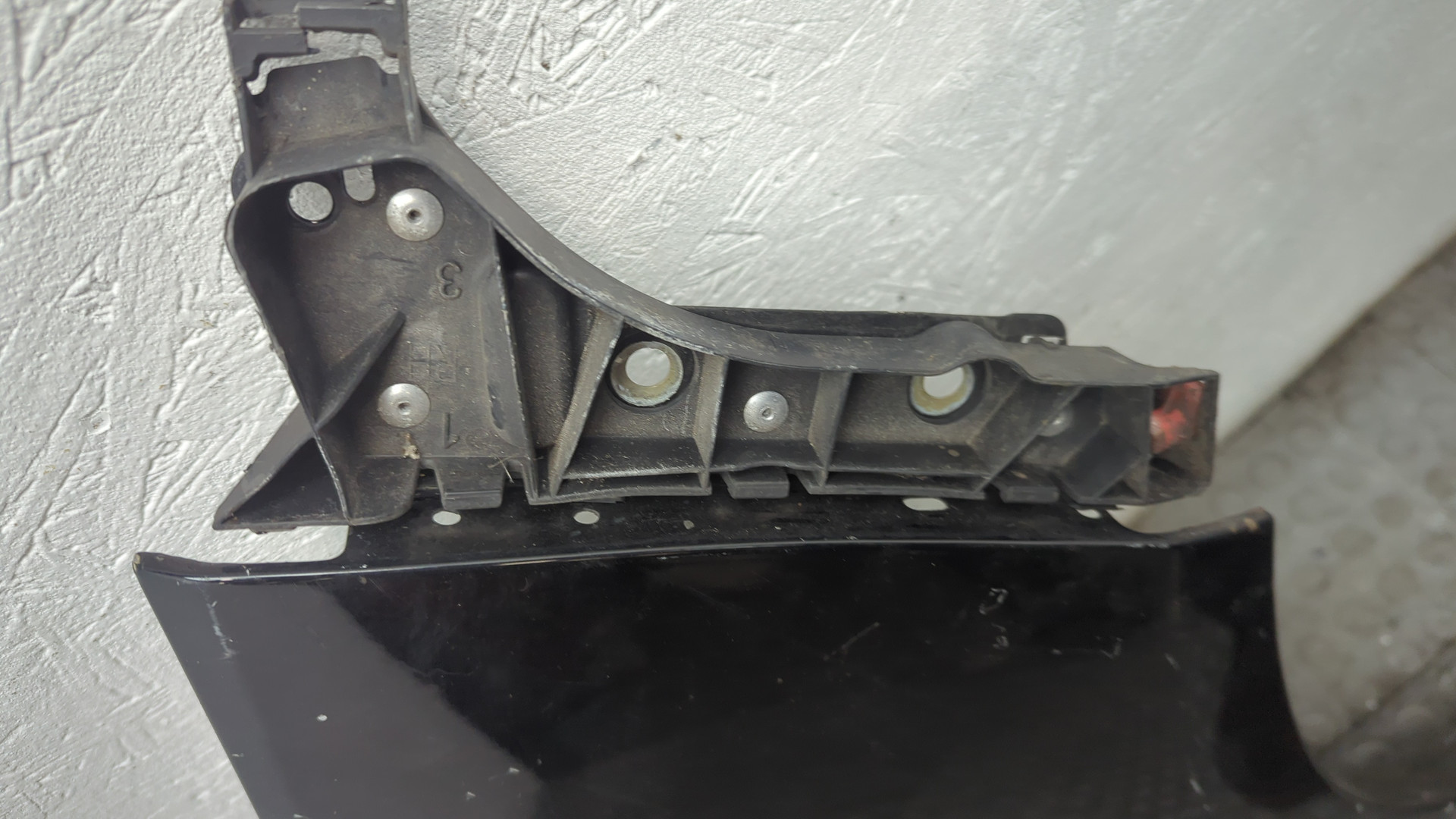 Крыло переднее правое