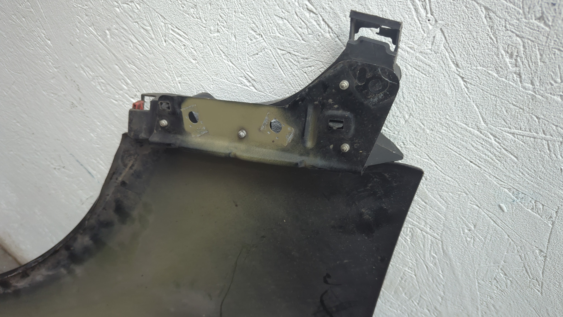 Крыло переднее правое