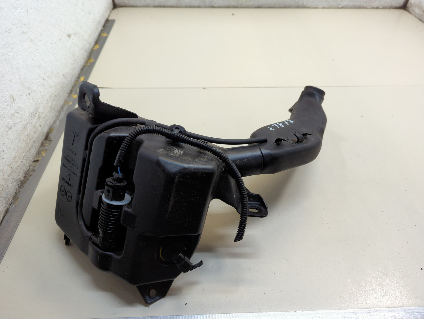 Бачок омывателя лобового стекла