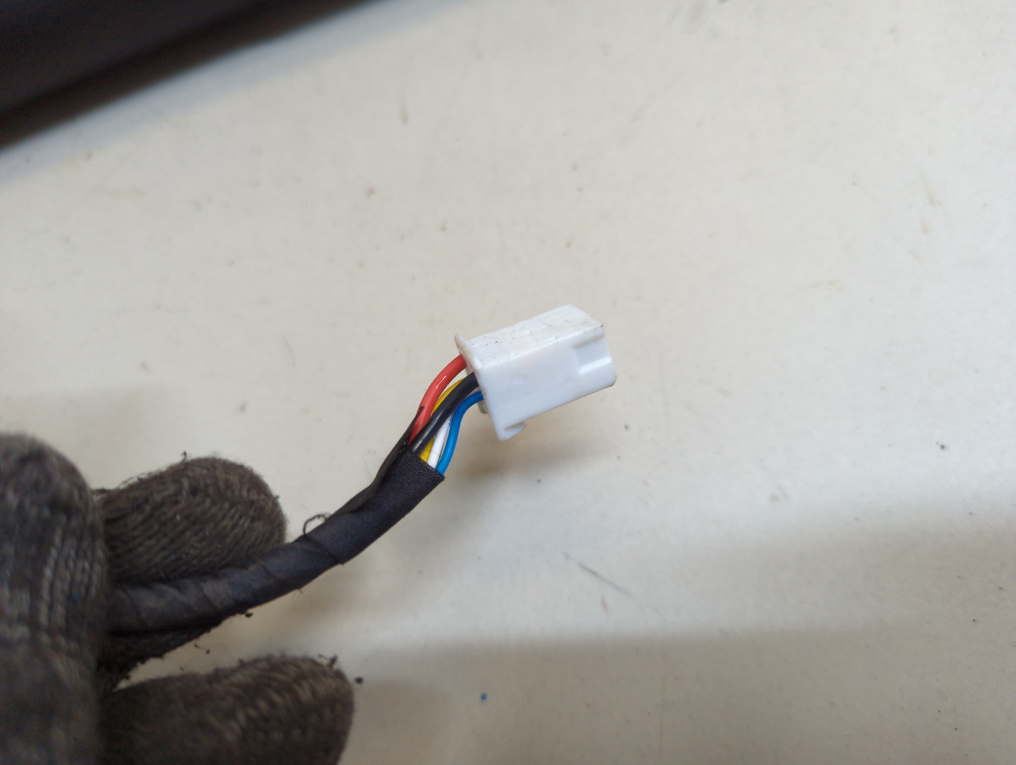 Амортизатор крышки багажника