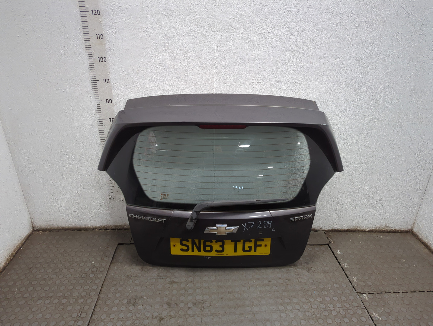 Дверь багажника