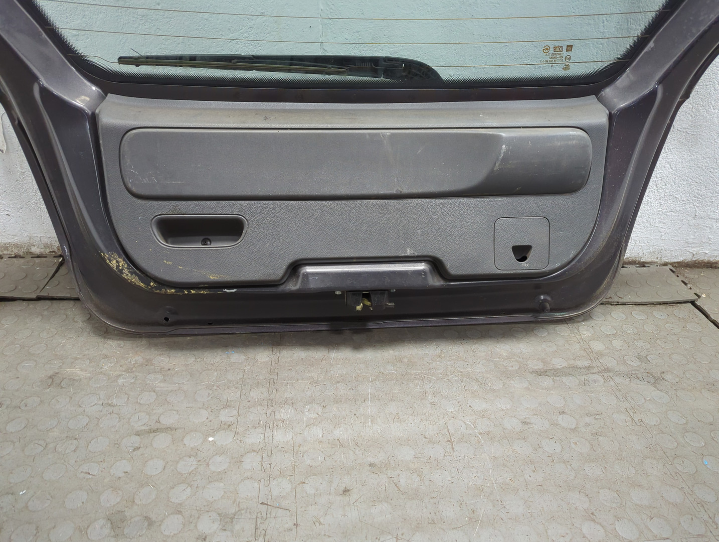 Дверь багажника