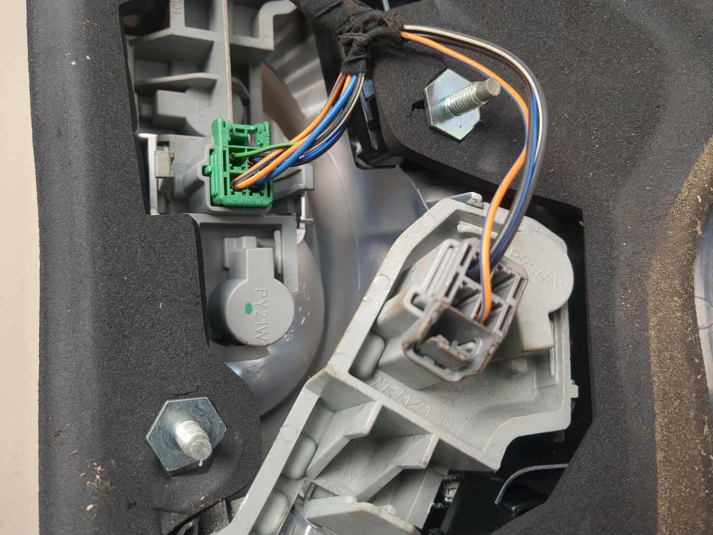 Фонарь задний левый