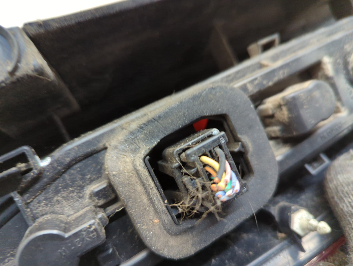 Фонарь задний левый