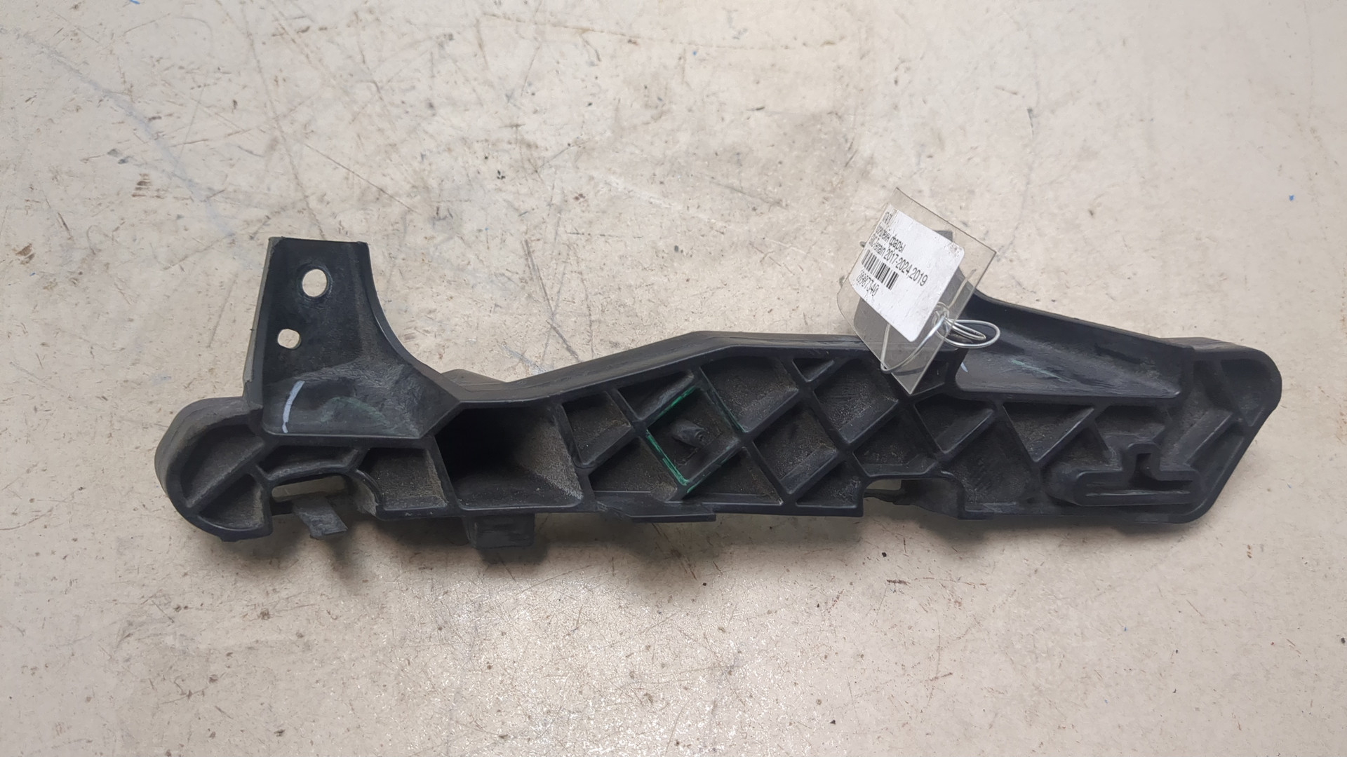 Кронштейн фар левый