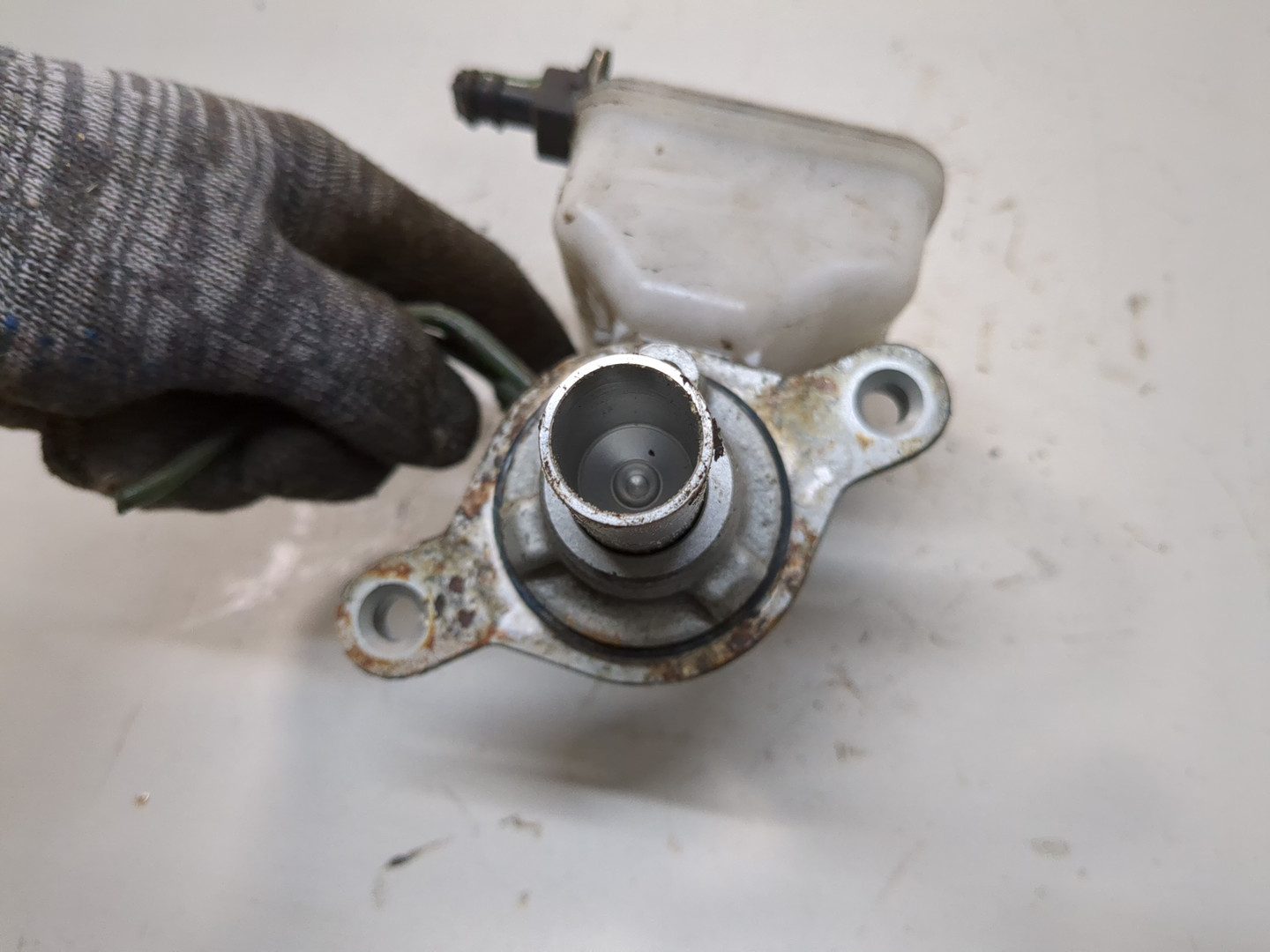 Цилиндр тормозной главный