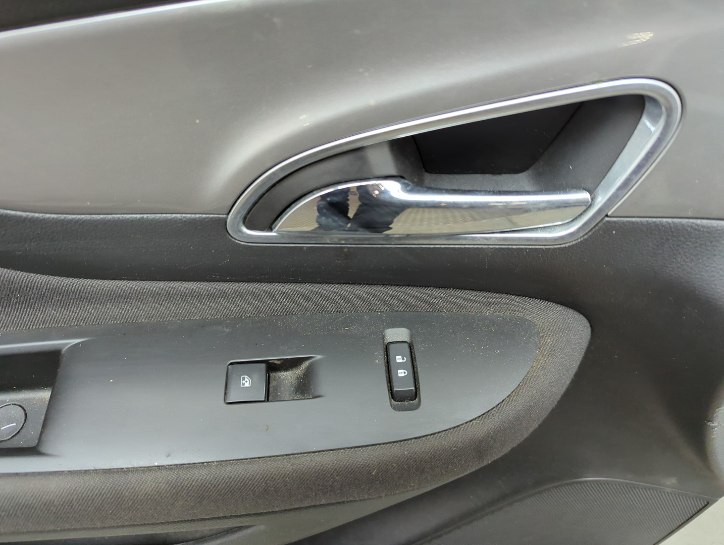 Дверь передняя левая