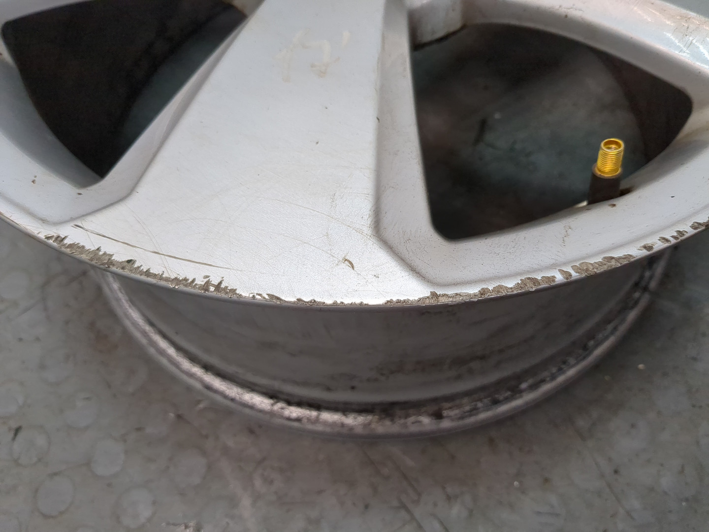 Диск колесный литой легкий сплав